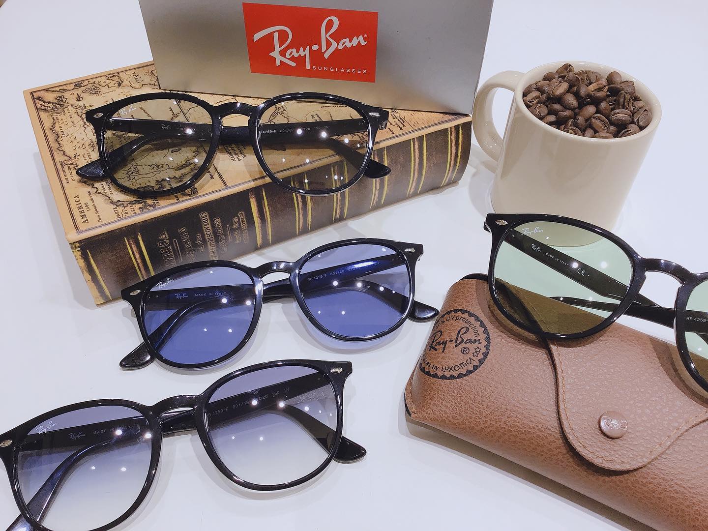RayBan sunglasses品番:4259Fカラー:601/87 601/19 601/2 601/80レイバンの人気のライトカラーサングラス 揃ってます♬マスク着用時でも目が透けて見えるので重い印象にならず、コーディネートに取り入れやすいアイテムです♬是非お試しください?#rayban  ...